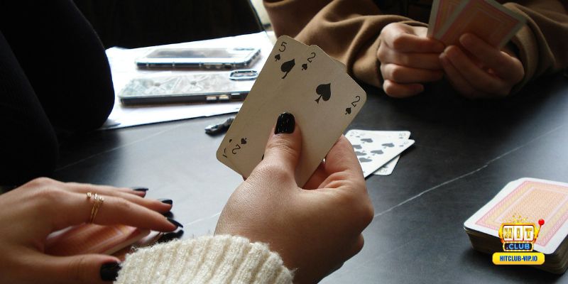 Luật tiến lên miền Nam có bao nhiêu người chơi?